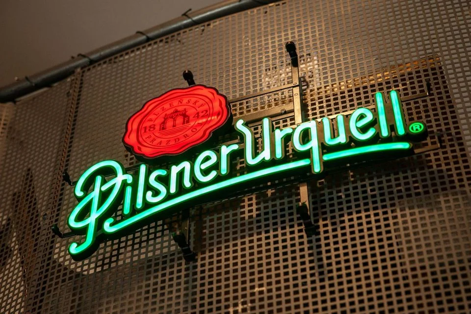 Neon Pilsner Urquell w Pyšnej Chalupie